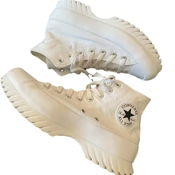 Converse White Chuck Taylor All Star Lugged 2.0 Platform Unisex