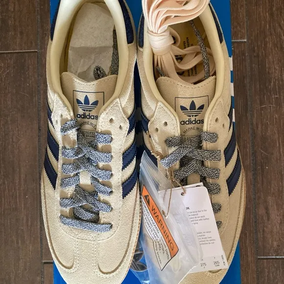 COPY - Brand New / Deadstock Mens Adidas Samba OG. Mens 9.5. Extra laces &amp; pins.