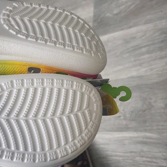 Crocs Care Bears Crush Clog Size M4 W6 Multicolor Light Up S'allume
