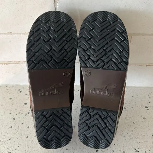 Dansko Professional Brown Leather Clogs Slip On Shoes Women's Size 36 EUC