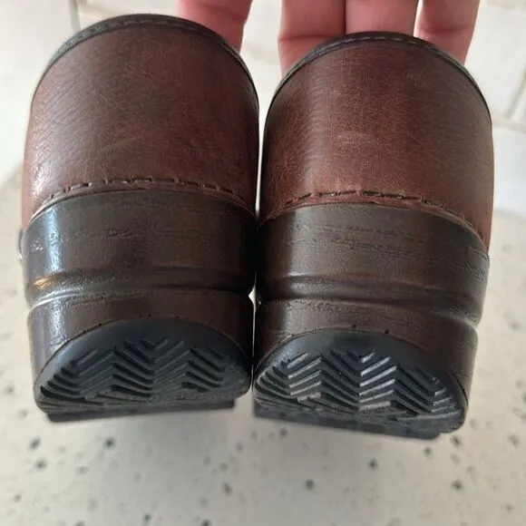 Dansko Professional Brown Leather Clogs Slip On Shoes Women's Size 36 EUC