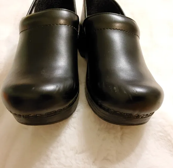 Dansko Professional Clog Shoe Black Leather Sz 39 Wide US 8.5-9 style 099020202