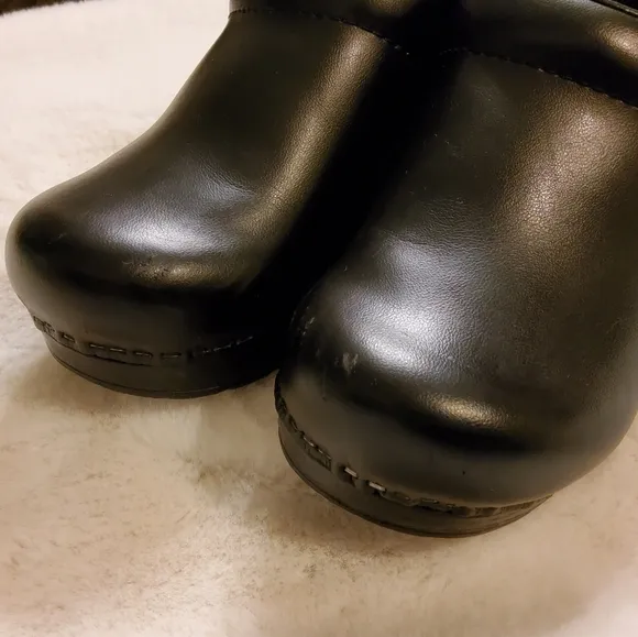 Dansko Professional Clog Shoe Black Leather Sz 39 Wide US 8.5-9 style 099020202