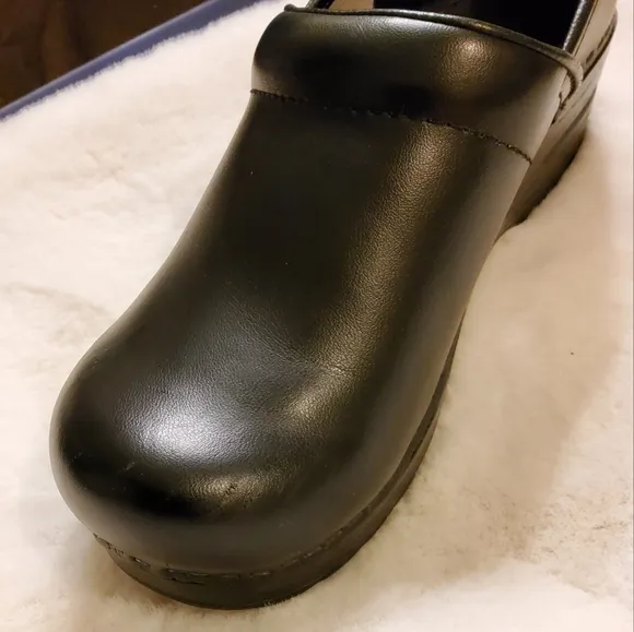Dansko Professional Clog Shoe Black Leather Sz 39 Wide US 8.5-9 style 099020202