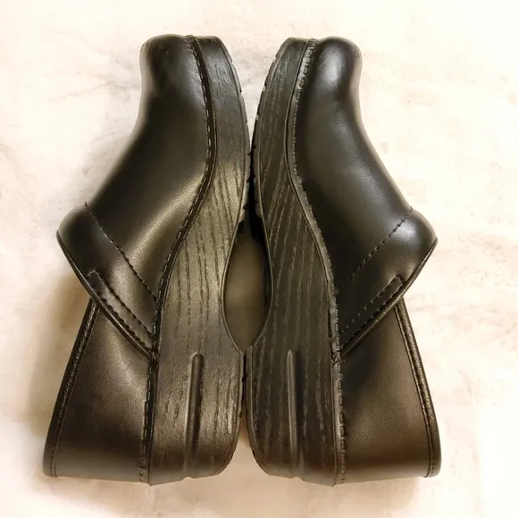 Dansko Professional Clog Shoe Black Leather Sz 39 Wide US 8.5-9 style 099020202