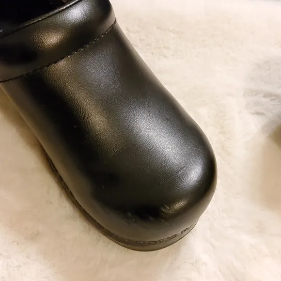 Dansko Professional Clog Shoe Black Leather Sz 39 Wide US 8.5-9 style 099020202
