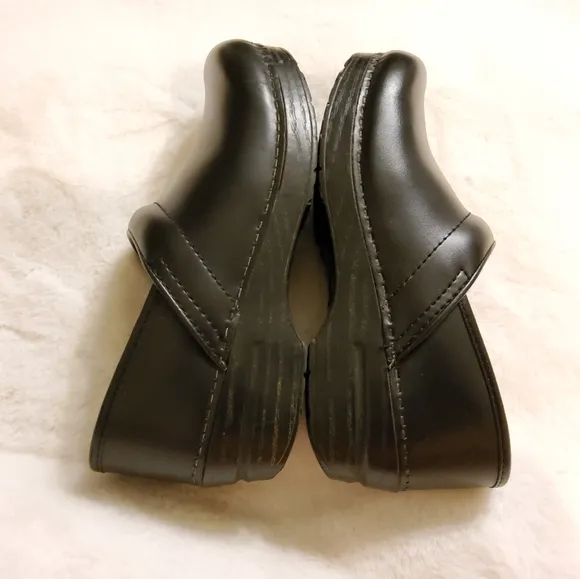 Dansko Professional Clog Shoe Black Leather Sz 39 Wide US 8.5-9 style 099020202