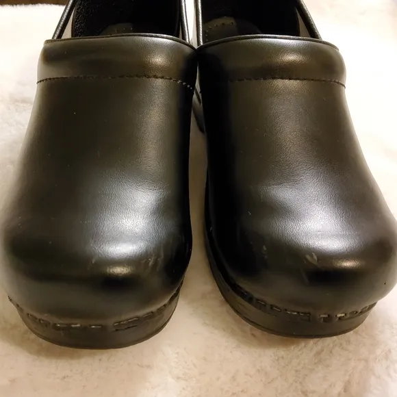 Dansko Professional Clog Shoe Black Leather Sz 39 Wide US 8.5-9 style 099020202