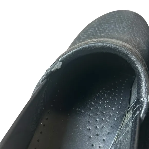 Dansko Womens 40 size 10-10.5 Herringbone Clogs Embossed Black Leather 806100202