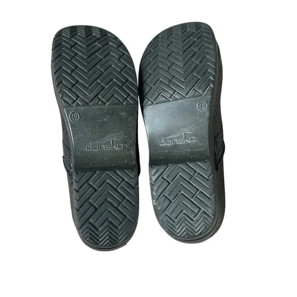 Dansko Womens 40 size 10-10.5 Herringbone Clogs Embossed Black Leather 806100202