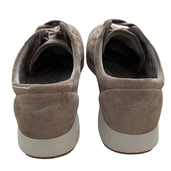 Dansko Women’s Charlie sneaker shoes Tan suede Size 39