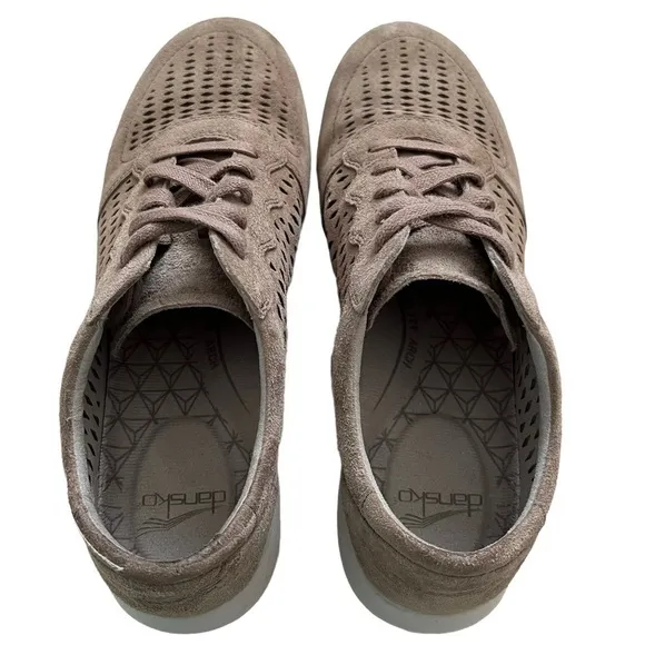 Dansko Women’s Charlie sneaker shoes Tan suede Size 39