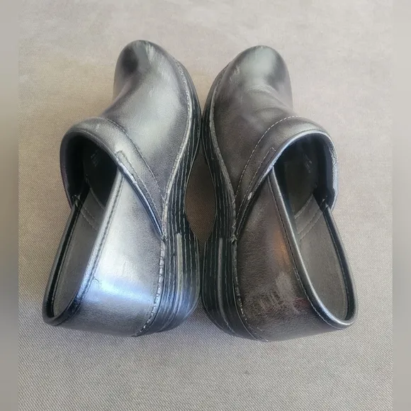 Dansko Women's XP Clog - Black Waterproof Sz 39 / US 9