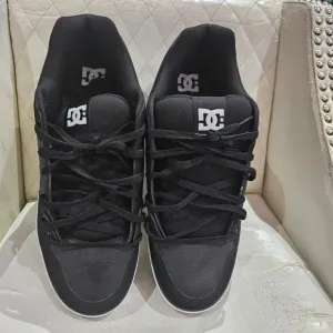 DC Mens Pure Skate Shoes Black White Leather Upper Rubber Sole Size 15