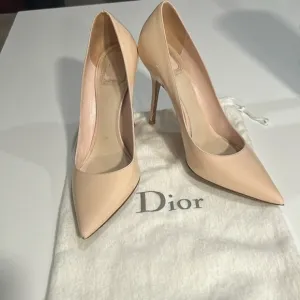 Dior Women's Cream Pumps