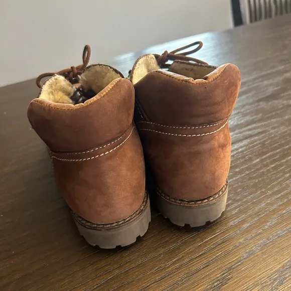 Dival Italian made shoes virgen wool embroidery camping mountain cabin comfy