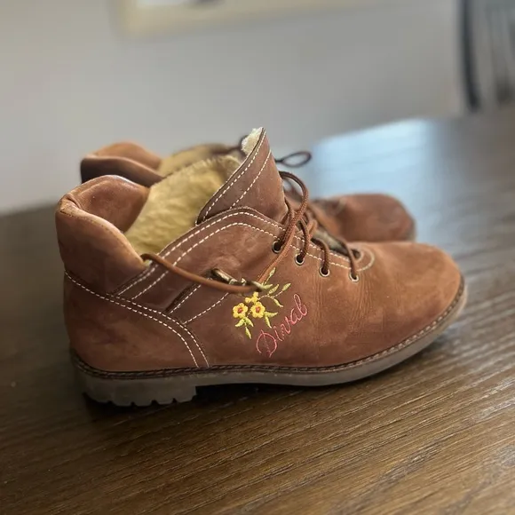 Dival Italian made shoes virgen wool embroidery camping mountain cabin comfy