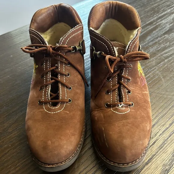 Dival Italian made shoes virgen wool embroidery camping mountain cabin comfy