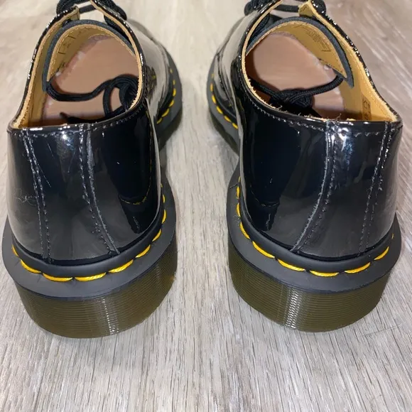 Doc Dr. Martens Woman’s Black Patent Leather Oxford shoes size 8 NWOB