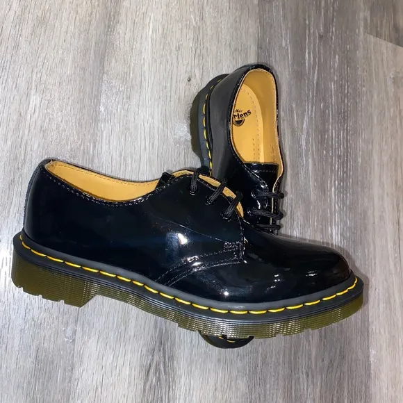 Doc Dr. Martens Woman’s Black Patent Leather Oxford shoes size 8 NWOB
