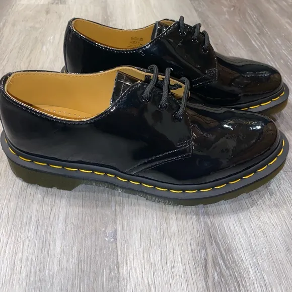 Doc Dr. Martens Woman’s Black Patent Leather Oxford shoes size 8 NWOB
