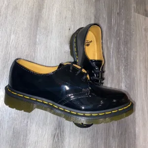 Doc Dr. Martens Woman’s Black Patent Leather Oxford shoes size 8 NWOB