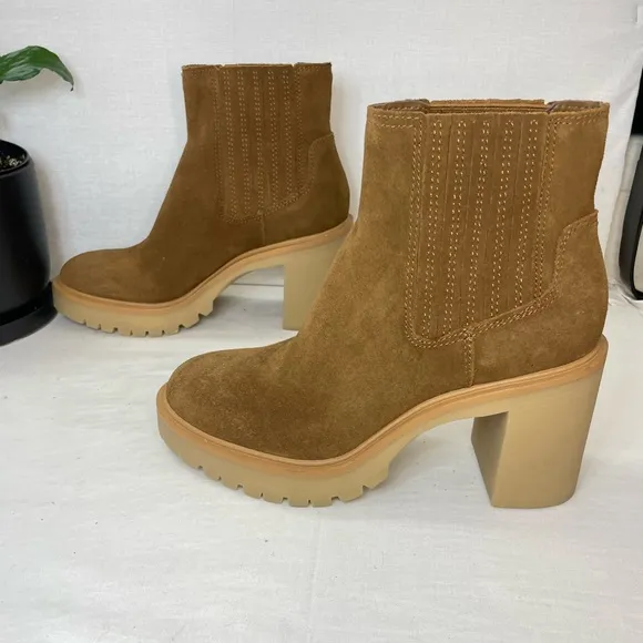 Dolce‎ Vita Caster H2O Booties Suede, Size 9
