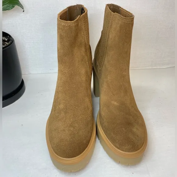 Dolce‎ Vita Caster H2O Booties Suede, Size 9