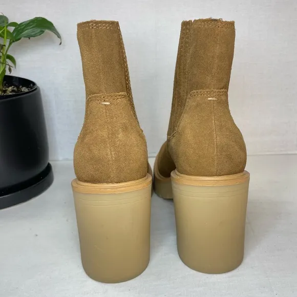 Dolce‎ Vita Caster H2O Booties Suede, Size 9