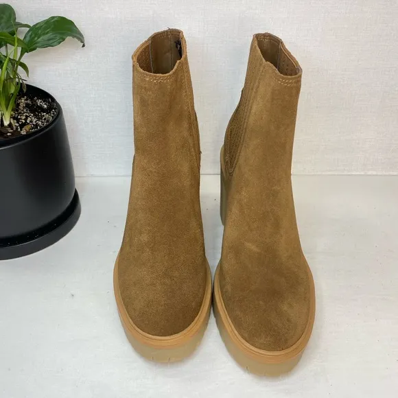 Dolce‎ Vita Caster H2O Booties Suede, Size 9