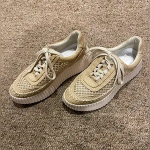 Dolce Vita‎ Dolen Women's Athletic Lt Natural Raffia Shoes.