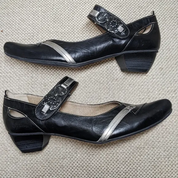 DorKing Triana EUC Black Leather Mary Janes w/ Silver Details sz 8.5