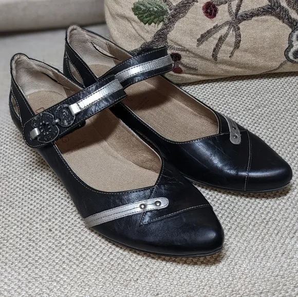 DorKing Triana EUC Black Leather Mary Janes w/ Silver Details sz 8.5