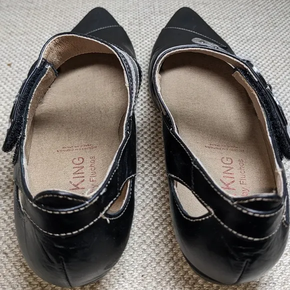 DorKing Triana EUC Black Leather Mary Janes w/ Silver Details sz 8.5