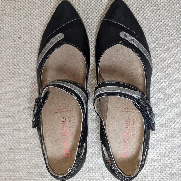 DorKing Triana EUC Black Leather Mary Janes w/ Silver Details sz 8.5