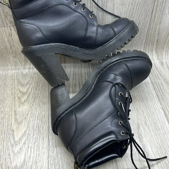 Dr. Martens Averil Boot