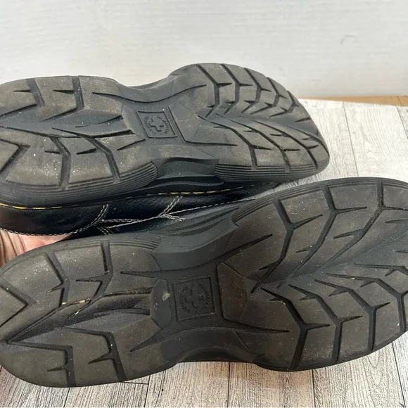 Dr. Martens men’s black lace up Adirondac shoes