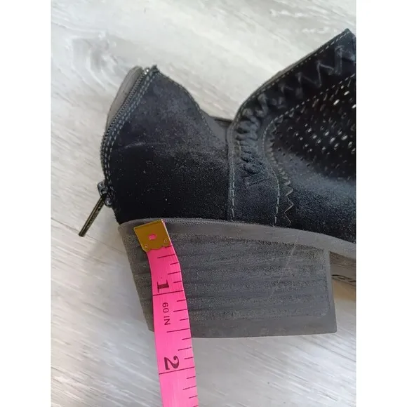 Earth Peak Perry Boot Womens Ankle Bootie  Black Sz 9 Suede Back Zip Laser Cut
