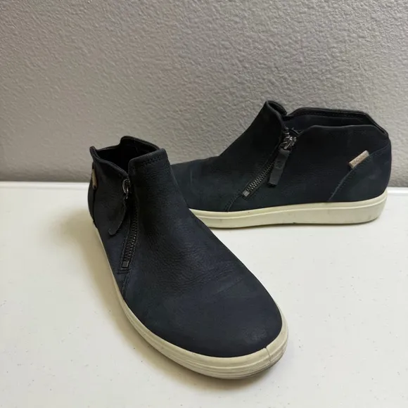Ecco Sneaker Bootie Womens Size 8  Nubuck Low Zip Shoes Dark Blue