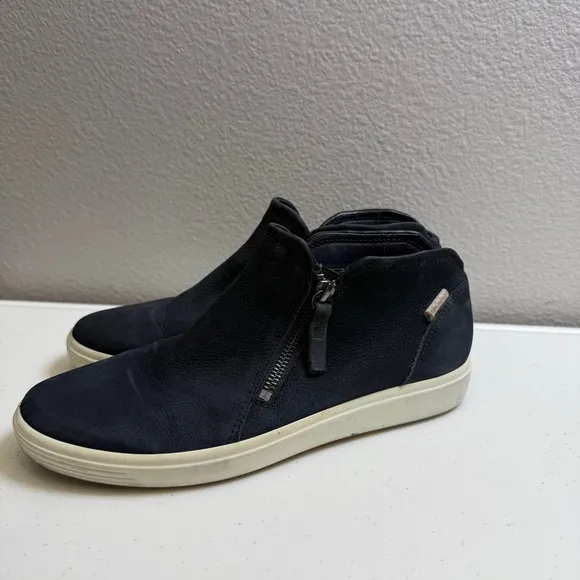 Ecco Sneaker Bootie Womens Size 8  Nubuck Low Zip Shoes Dark Blue