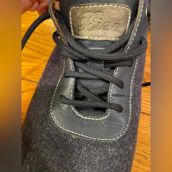 EUC BIZA Revolve navy sneakers,size 41,lace up,soft felt upper w/leather trim