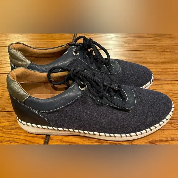 EUC BIZA Revolve navy sneakers,size 41,lace up,soft felt upper w/leather trim