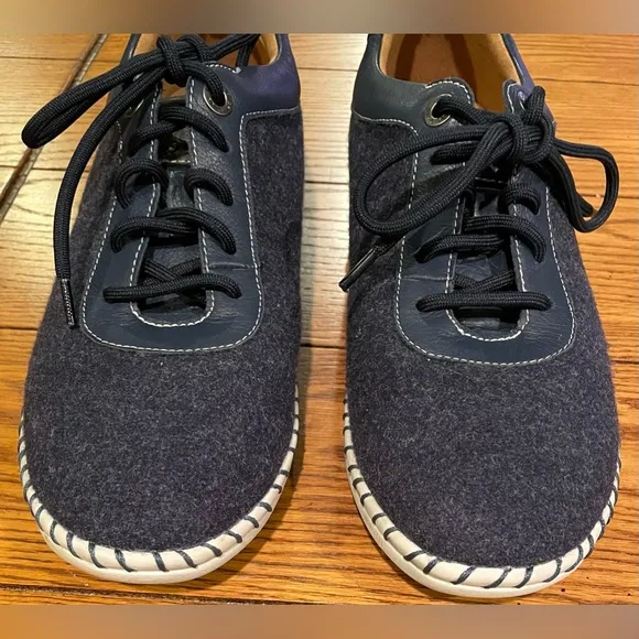 EUC BIZA Revolve navy sneakers,size 41,lace up,soft felt upper w/leather trim