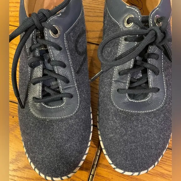EUC BIZA Revolve navy sneakers,size 41,lace up,soft felt upper w/leather trim