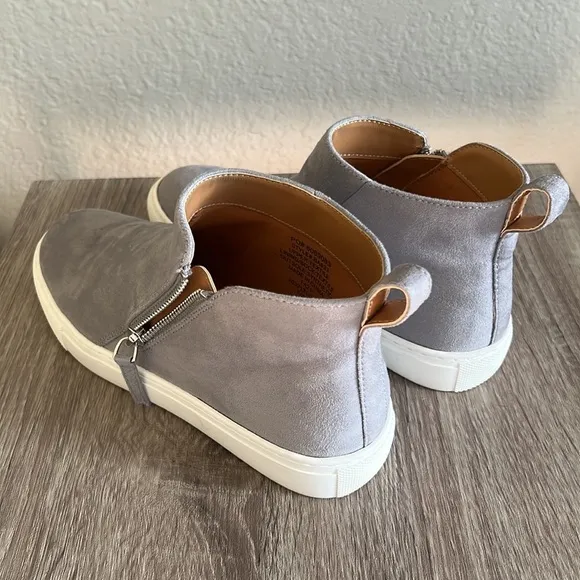 EUC J. Crew High top Sneakers suede