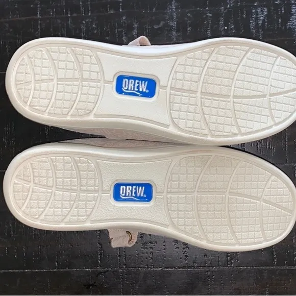 Excellent Preowned Condition Drew Shoes like New. Size 7.5. Very comfortable.