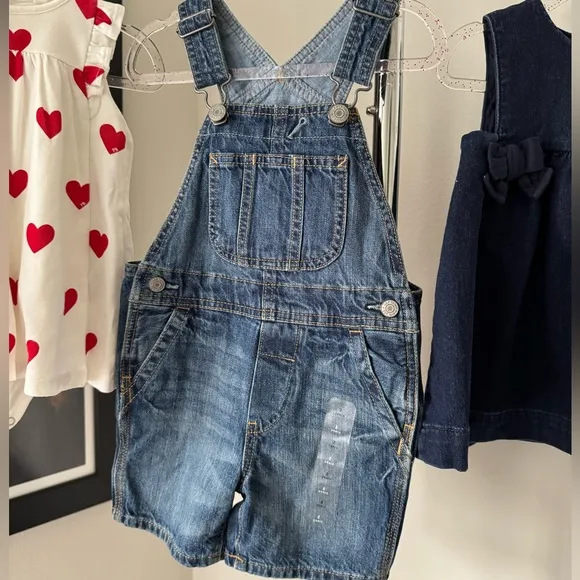 Get 5 high-quality outfits for the price of one outfit. for ages 1 to 2😍