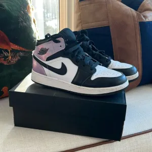 Girls Air Jordan 1 Low SE (GS) Shoes Size 5Y