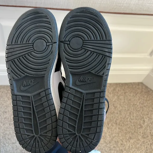 Girls Air Jordan 1 Low SE (GS) Shoes Size 5Y