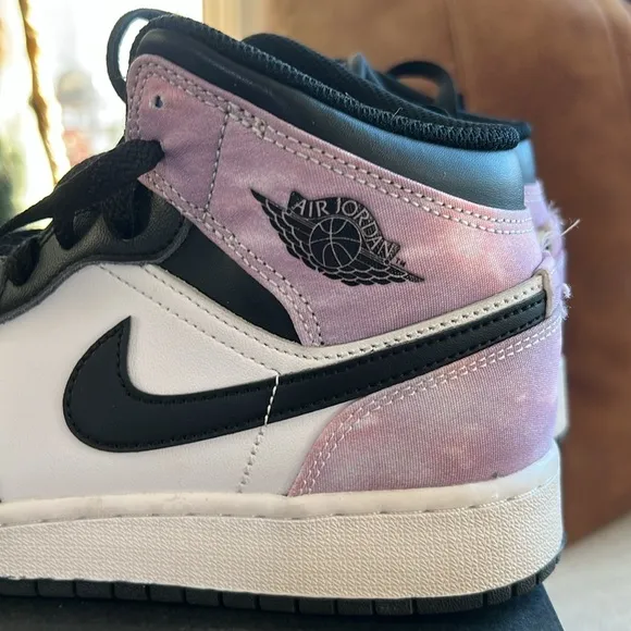 Girls Air Jordan 1 Low SE (GS) Shoes Size 5Y